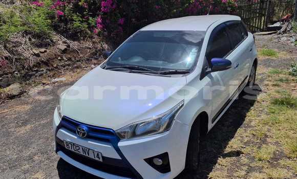 Buy Used Toyota Yaris White Car in Centre de Flacq in Flacq District Buy Used Toyota Yaris White Car in Centre de Flacq in Flacq District