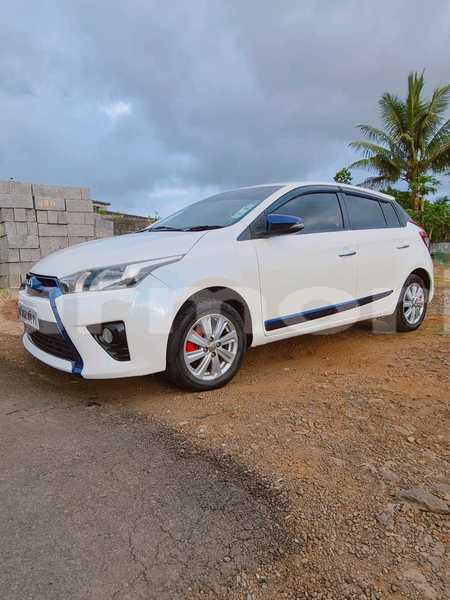 Big with watermark toyota yaris flacq district centre de flacq 7785