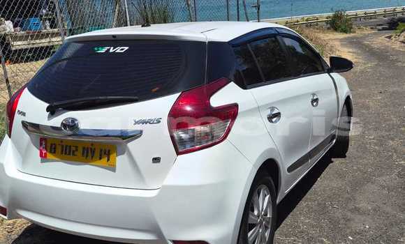 Buy Used Toyota Yaris White Car in Centre de Flacq in Flacq District Buy Used Toyota Yaris White Car in Centre de Flacq in Flacq District