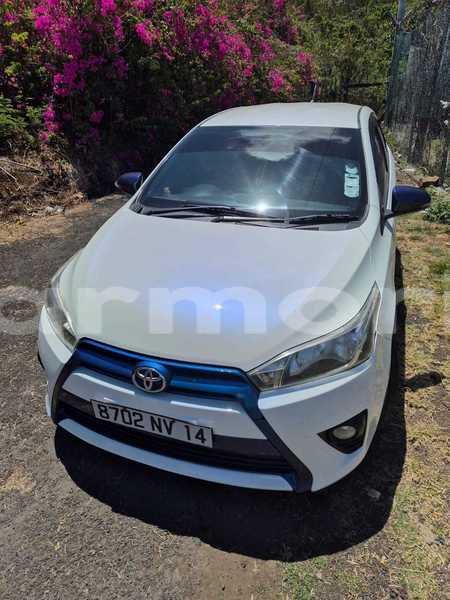 Big with watermark toyota yaris flacq district centre de flacq 7785