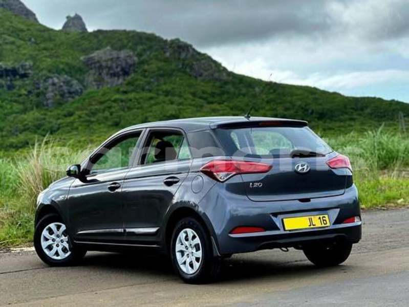 Big with watermark hyundai accent riviere du rempart district anse la raie 7796