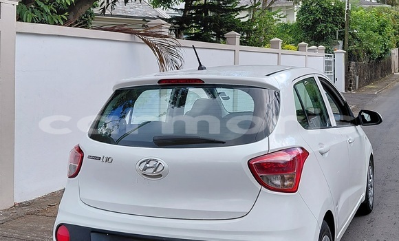Buy Used Hyundai i10 White Car in Quatre Bornes in Plaines Wilhems District Buy Used Hyundai i10 White Car in Quatre Bornes in Plaines Wilhems District