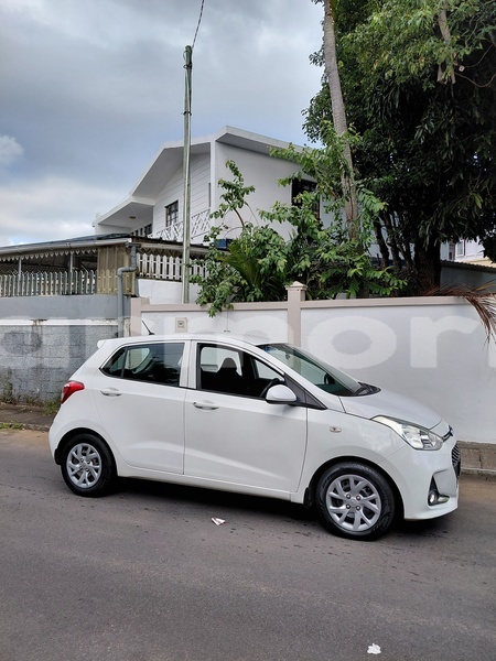 Big with watermark hyundai i10 plaines wilhems district quatre bornes 7830