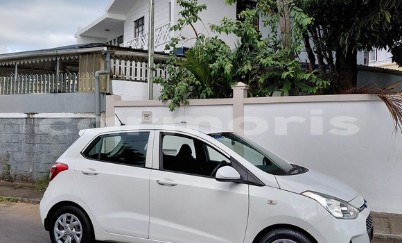 Buy Used Hyundai i10 White Car in Quatre Bornes in Plaines Wilhems District Buy Used Hyundai i10 White Car in Quatre Bornes in Plaines Wilhems District