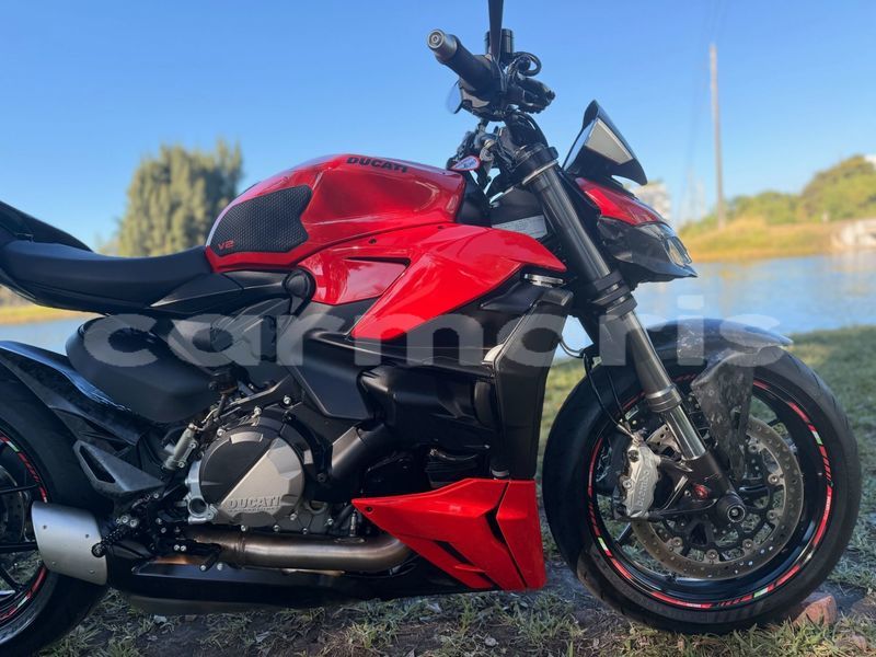 Big with watermark ducati streetfighter pamplemousses district arsenal 7844