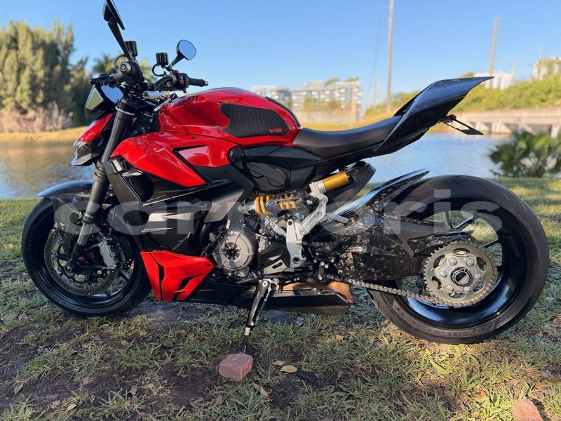 Big with watermark ducati streetfighter pamplemousses district arsenal 7844