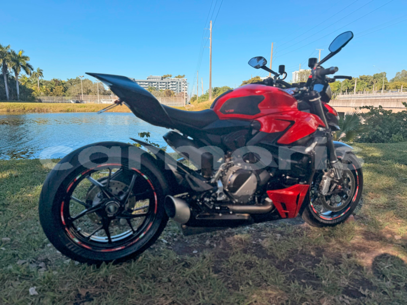 Big with watermark ducati streetfighter pamplemousses district arsenal 7844