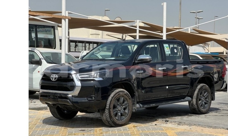 Big with watermark toyota hilux flacq camp de masque 7852