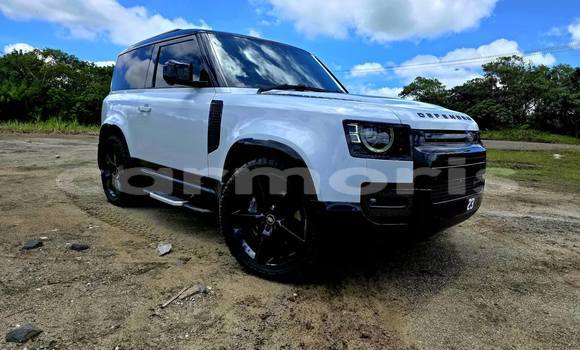 Buy Used Land Rover Defender White Car in Arsenal in Pamplemousses District
