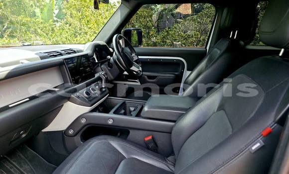 Buy Used Land Rover Defender White Car in Arsenal in Pamplemousses District Buy Used Land Rover Defender White Car in Arsenal in Pamplemousses District