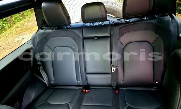Buy Used Land Rover Defender White Car in Arsenal in Pamplemousses District Buy Used Land Rover Defender White Car in Arsenal in Pamplemousses District