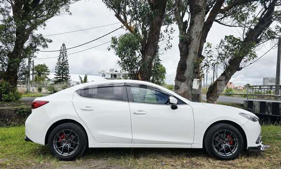 Buy Used Mazda 3 White Car in Baie du Tombeau in Pamplemousses District Buy Used Mazda 3 White Car in Baie du Tombeau in Pamplemousses District