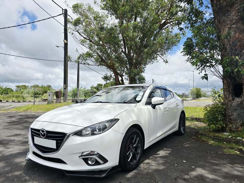 Big with watermark mazda 3 pamplemousses district baie du tombeau 7894