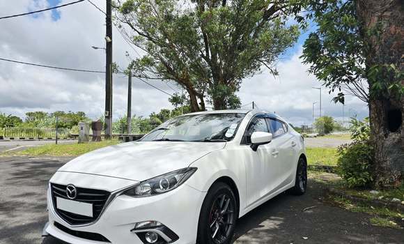 Buy Used Mazda 3 White Car in Baie du Tombeau in Pamplemousses District Buy Used Mazda 3 White Car in Baie du Tombeau in Pamplemousses District