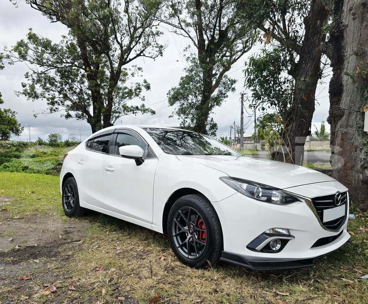 Big with watermark mazda 3 pamplemousses district baie du tombeau 7894