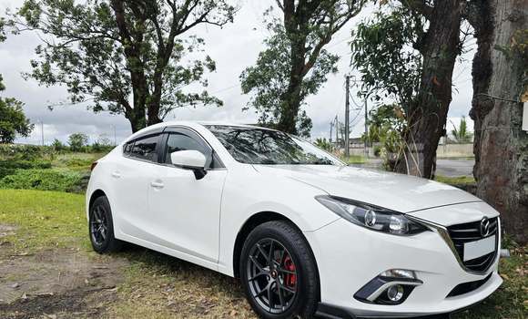 Buy Used Mazda 3 White Car in Baie du Tombeau in Pamplemousses District Buy Used Mazda 3 White Car in Baie du Tombeau in Pamplemousses District