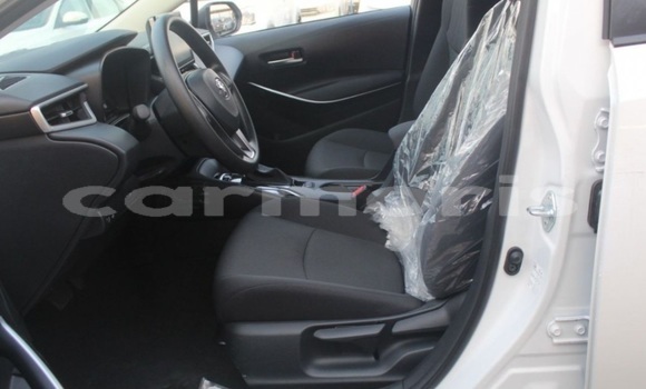 Buy Used Toyota Corolla White Car in Chamouny in Savanne Buy Used Toyota Corolla White Car in Chamouny in Savanne