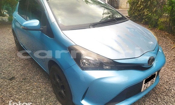 Buy Used Toyota Vitz Blue Car in Sebastopol in Flacq