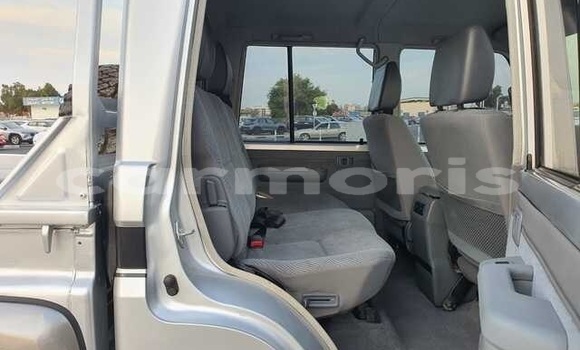 Buy Used Toyota Land Cruiser Silver Car in D'Epinay in Pamplempousses Buy Used Toyota Land Cruiser Silver Car in D'Epinay in Pamplempousses