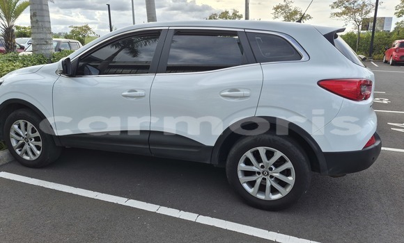 Buy Used Renault Kadjar White Car in Ripailles in Moka Buy Used Renault Kadjar White Car in Ripailles in Moka