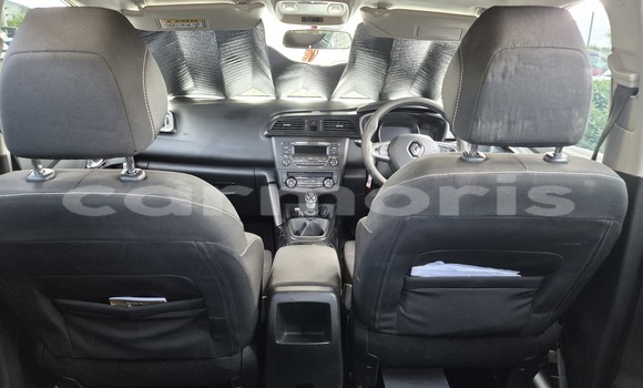 Buy Used Renault Kadjar White Car in Ripailles in Moka Buy Used Renault Kadjar White Car in Ripailles in Moka