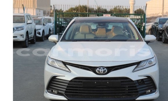 Buy Used Toyota Camry White Car in Port Louis in Port Louis District