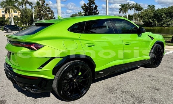 Buy Used Lamborghini Urus Green Car in Anse La Raie in Rivière du Rempart District Buy Used Lamborghini Urus Green Car in Anse La Raie in Rivière du Rempart District