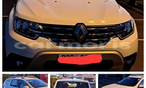 Buy Used Renault Duster White Car in Albion in Black River District