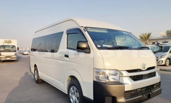 Buy Used Toyota Hiace White Car in Bel Air in Flacq Buy Used Toyota Hiace White Car in Bel Air in Flacq