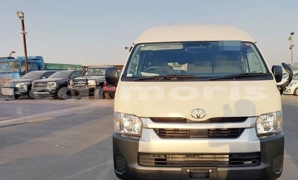 Buy Used Toyota Hiace White Car in Bel Air in Flacq Buy Used Toyota Hiace White Car in Bel Air in Flacq
