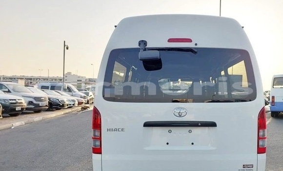 Buy Used Toyota Hiace White Car in Bel Air in Flacq Buy Used Toyota Hiace White Car in Bel Air in Flacq