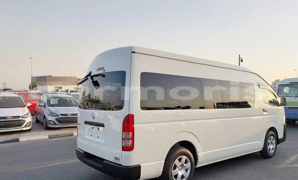 Buy Used Toyota Hiace White Car in Bel Air in Flacq Buy Used Toyota Hiace White Car in Bel Air in Flacq