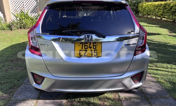 Buy Used Honda fit Silver Car in Anse La Raie in Rivière du Rempart District Buy Used Honda fit Silver Car in Anse La Raie in Rivière du Rempart District
