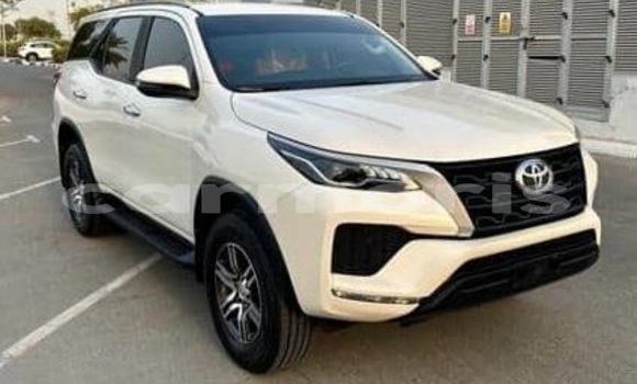 Buy Used Toyota Fortuner White Car in Bel Air in Flacq