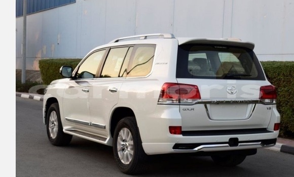 Buy Used Toyota Land Cruiser White Car in Bel Ombre in Savanne Buy Used Toyota Land Cruiser White Car in Bel Ombre in Savanne