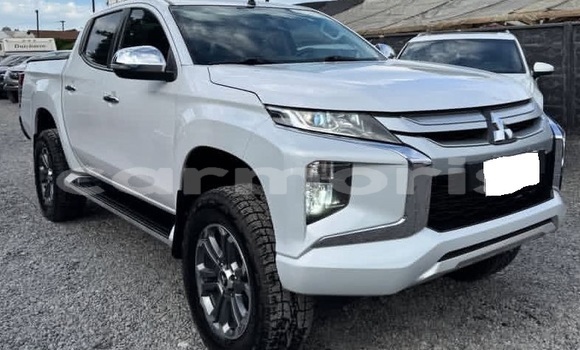 Buy Used Mitsubishi L200 White Car in Bel Ombre in Savanne