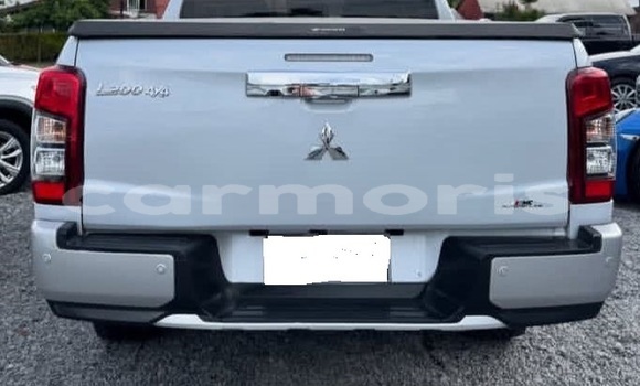 Buy Used Mitsubishi L200 White Car in Bel Ombre in Savanne Buy Used Mitsubishi L200 White Car in Bel Ombre in Savanne