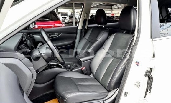 Buy Used Nissan X–Trail White Car in Bel Ombre in Savanne Buy Used Nissan X–Trail White Car in Bel Ombre in Savanne
