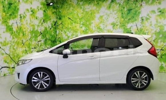 Buy Used Honda fit White Car in Bel Ombre in Savanne Buy Used Honda fit White Car in Bel Ombre in Savanne