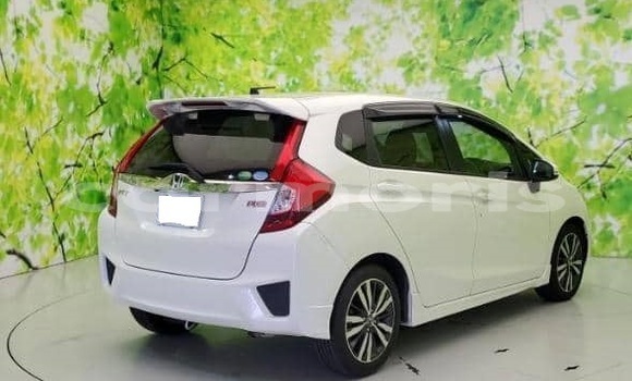 Buy Used Honda fit White Car in Bel Ombre in Savanne Buy Used Honda fit White Car in Bel Ombre in Savanne