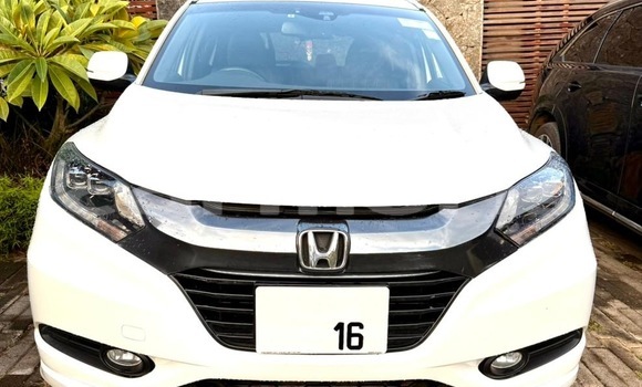Buy Used Honda vezel White Car in Port Louis in Port Louis District