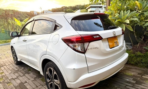 Buy Used Honda vezel White Car in Port Louis in Port Louis District Buy Used Honda vezel White Car in Port Louis in Port Louis District