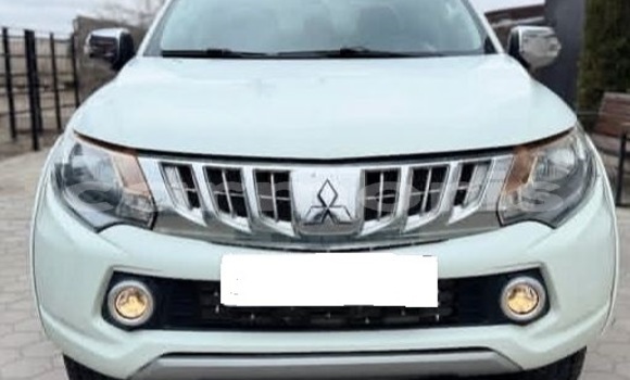 Buy Used Mitsubishi L200 White Car in Bel Ombre in Savanne