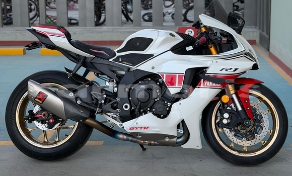 Buy Used Yamaha R1 White Bike in Port Louis in Port Louis District