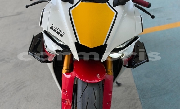Buy Used Yamaha R1 White Bike in Port Louis in Port Louis District Buy Used Yamaha R1 White Bike in Port Louis in Port Louis District