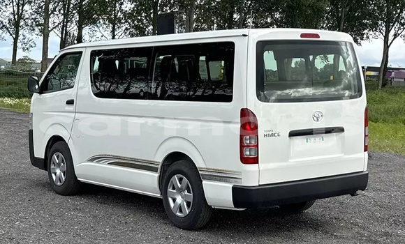 Acheter Occasion Utilitaire Toyota HiAce Blanc à Arsenal, Pamplemousses District Acheter Occasion Utilitaire Toyota HiAce Blanc à Arsenal, Pamplemousses District