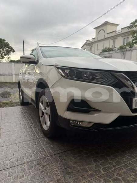 Big with watermark nissan quest grand port district mahebourg 8086