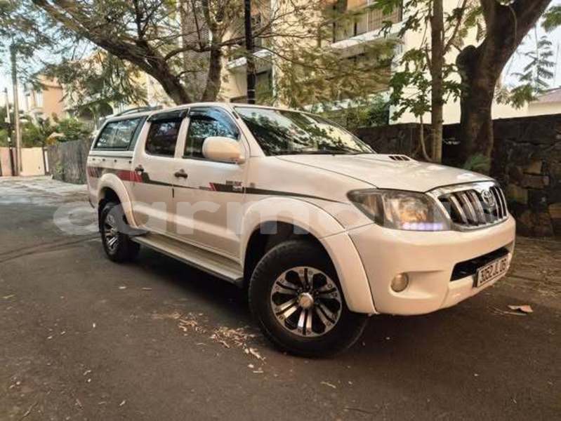Big with watermark toyota hilux pamplempousses pamplemousse 8087