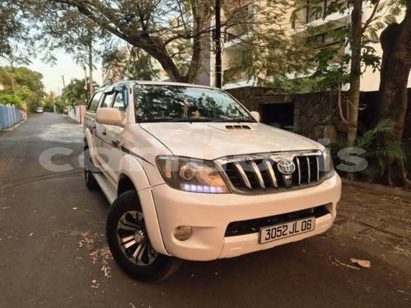 Big with watermark toyota hilux pamplempousses pamplemousse 8087