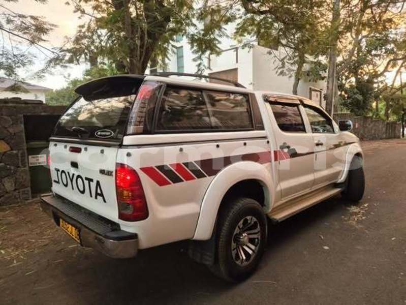 Big with watermark toyota hilux pamplempousses pamplemousse 8087